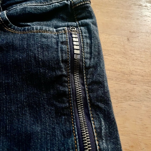 Vintage low rise Candies jeans sz 1. Straight leg jeans feature zippers. - Picture 7 of 8